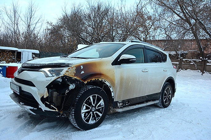 Toyota Rav4 обгорело крыло автомобиля